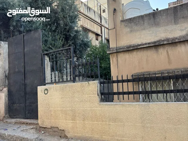 عمارة للبيع تسوية وطابق أول في حي أم تينة الشمالي