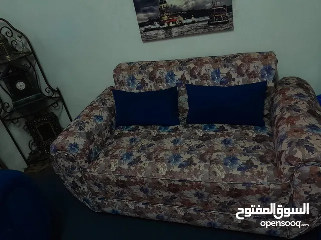 طقم كنب كورنر مع بفه + طقم طاولات خشب + 4 برادي (شباك وباب) + طاولة تلفزيون .