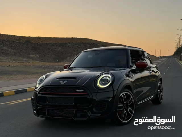 Mini Cooper S JCW Oman Agencyميني كوبر اس جون كوبر ووركس تحت الضمان و سرفس مجاني