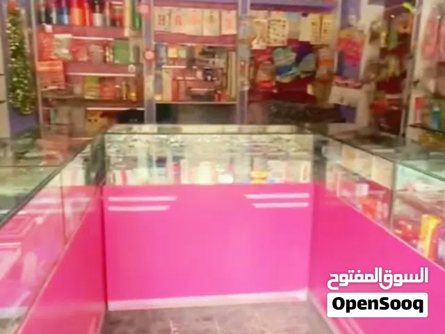 مكتبه بكل عتادها وبطاعتها . ومع مخزن وحمام وغرفه في قلب الاصبحي وموقع حاظي نار.