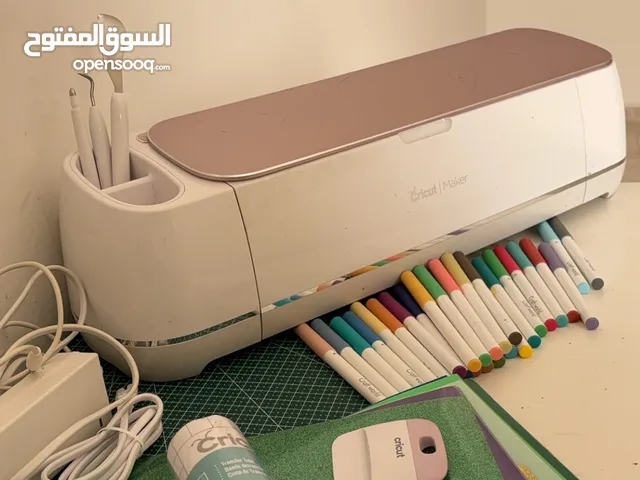 جهاز قص كريكت ميكر 3 وملحقاتة للبيع مع ستاند تصوير مجاناً