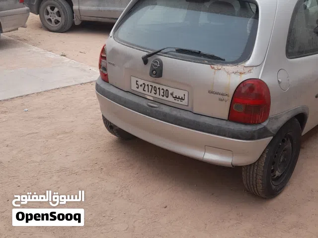 2000 أوبل كورسا Standard