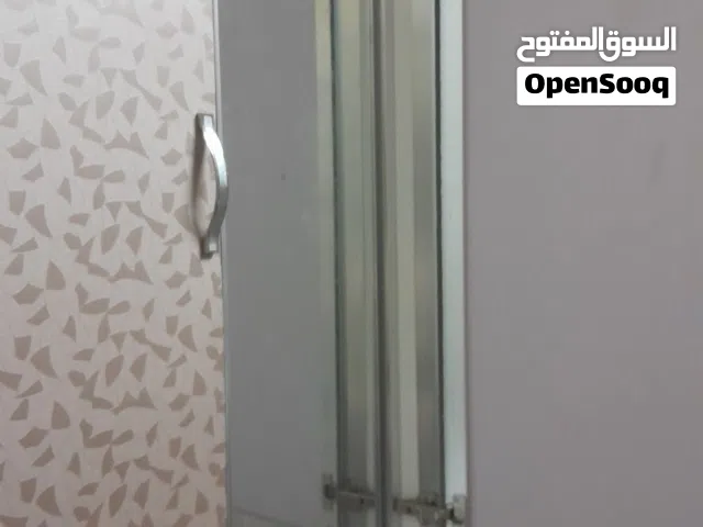 دولاب المونتال بحاله ممتازه جدا يشبه الجديد لا يوجد به اي عيوب