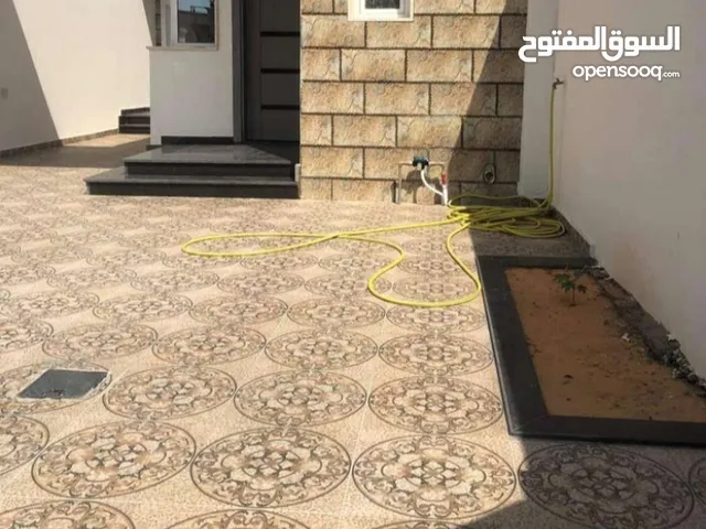 175 m2 4 Bedrooms Townhouse for Rent in Tripoli Ain Zara