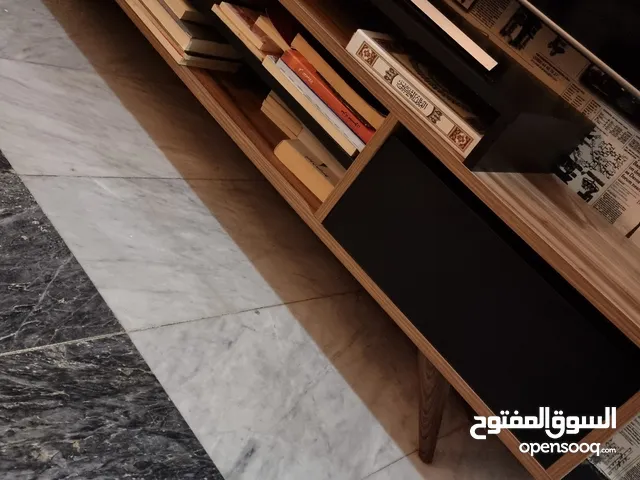 ميز تلفزيون مع طبلة وسطية لون جوزي مع اسود