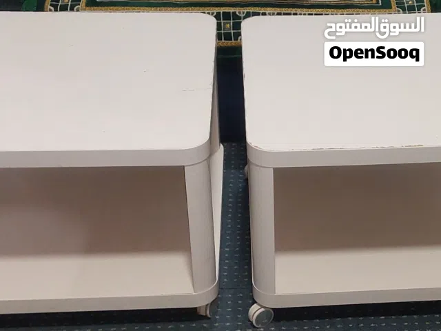 طاولتين لون ابيض