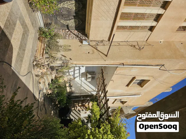 فيلا دورين الليثي سوق اللحوم امتداد مفترق JVC جي في سي شارع السجل المدني بالتحديد قرب شارع الحجاز.