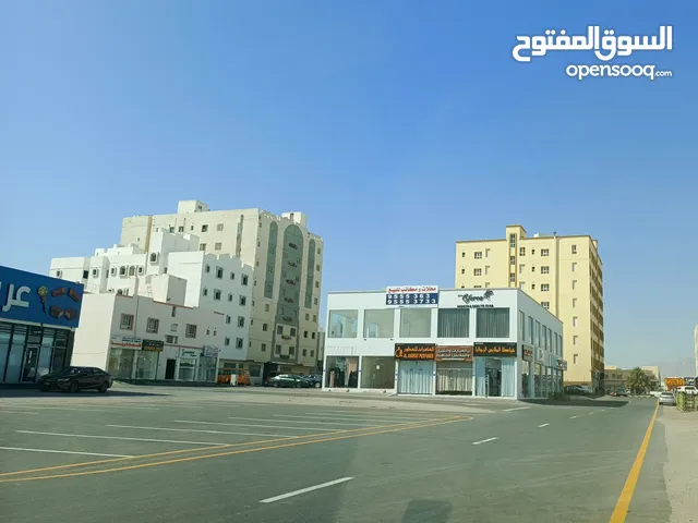 معارض للبيع في العامرات السادسة