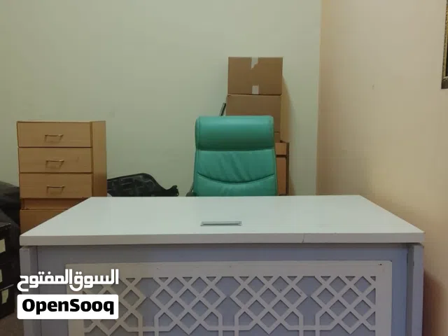 طاولةمكتب مع كرسي دوار متحرك