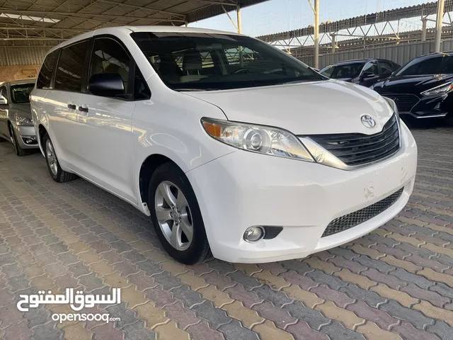 Toyota Sienna 2017 in Ajman