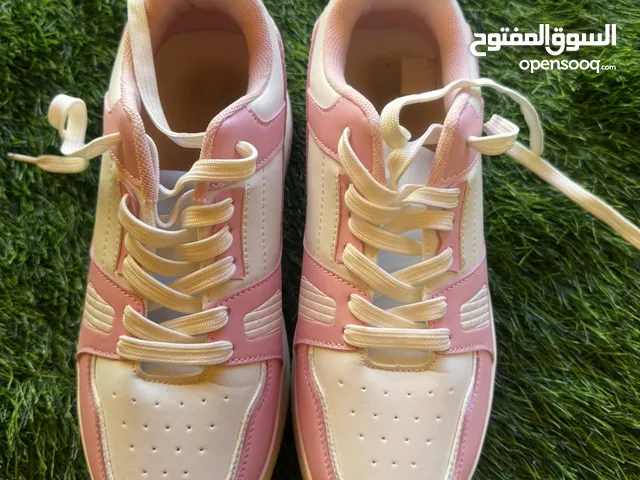 حذاء زلاجات