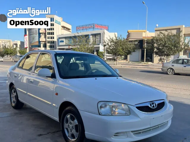 2014 هيونداي فيرنا Standard