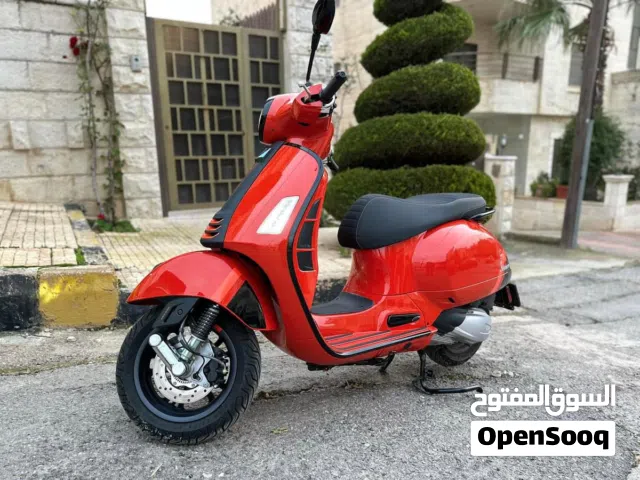 Vespa Piaggio / GTS Super Sport 300. hpe engine / 650 km only