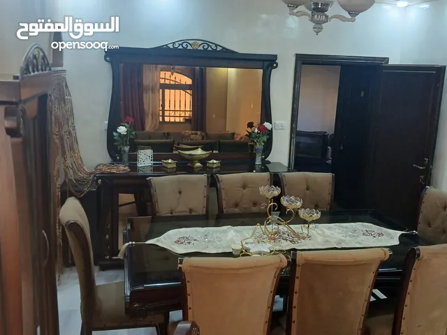 طاولة سفره 8 كراسي للبيع  توب نظافه