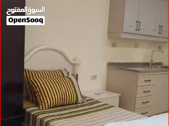 للإيجار استوديو مفروش جديد بالكامل لم يسكن من قبل من المالك مباشرة بالجاردنز قرب سوق شاكر