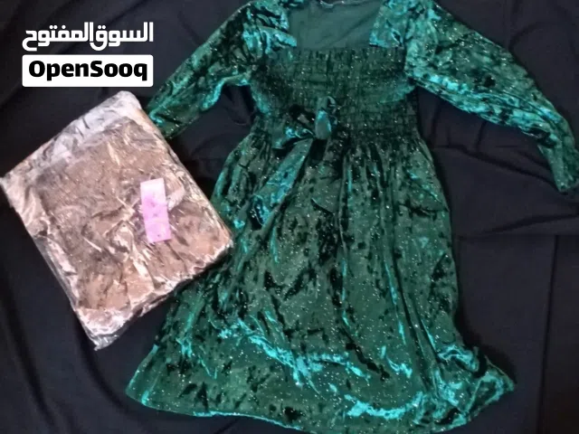 ملابس اطفال لكافة اعمار فساتين راقية وتراكسودات ولادي  وستريج نسائي  وجواريب اطفال. موديلات راقية