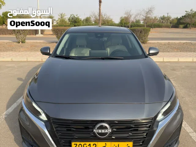 Nissan Altima SL 2025 full option, GCC, Bought from nissan showroom sohar, gray color, 25000 km