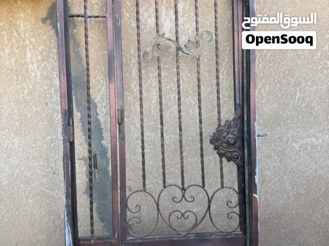 باب حديد خارجي