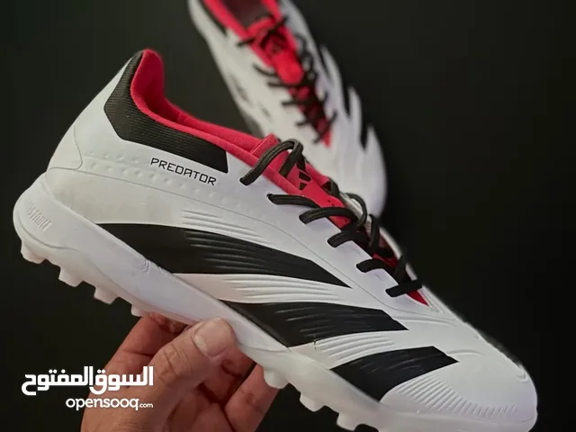 بيع أحذية الرياضيه(البراغي و ترتان و الجري)