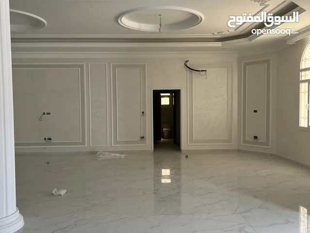 1251m2 More than 6 bedrooms Villa for Sale in Doha Ain Khaled