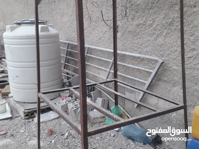 برج خزان شمسي مستعمل بس نظيف إرتفاع 2متر بسعر 25دينار بدون أجرة نقل برج خزان شمسي مستعمل