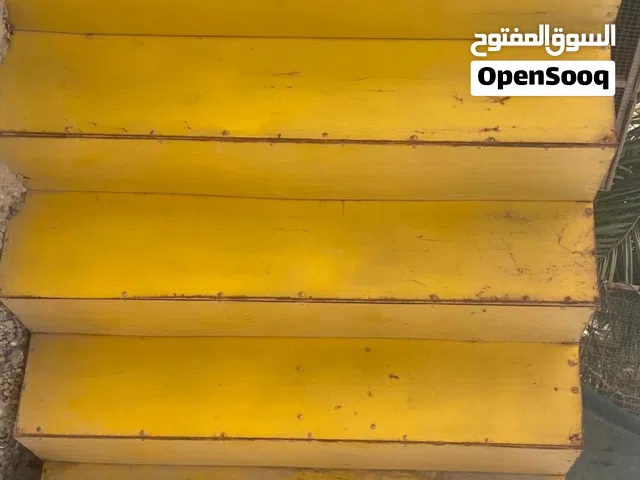 ميز حديد مال غذائيه شكل مدرجات