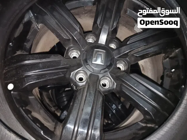 5 كفرات  كومهو اصلي مقاس   265/65 R17 112 H و 4 جنوط مقاس17 اصلي لسيارة تانك 2025 مستعمل شبه الجديد