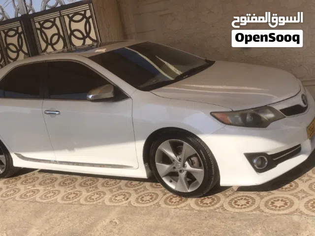 2012 تويوتا كامري SE