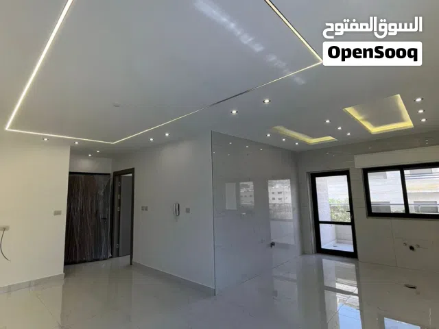 شقة في البنيات طابق اول مميز بتشطيب فخم خلف جامعة البترا