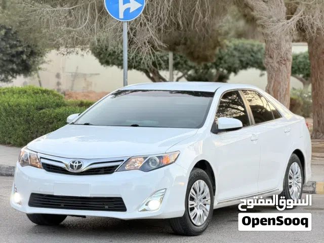 2014 تويوتا كامري LE