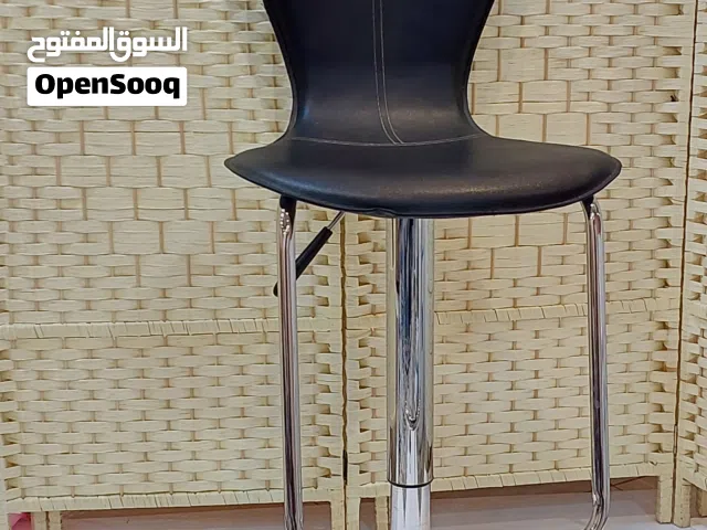 كرسي بار من معدن الكروم ومقعد من الجلد الاسود Metal Chrome Armless Bar Stool with Black Leather Seat