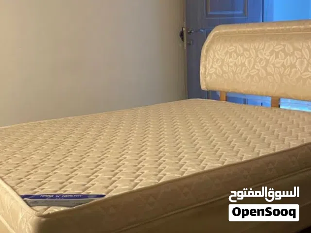 سرير للبيع