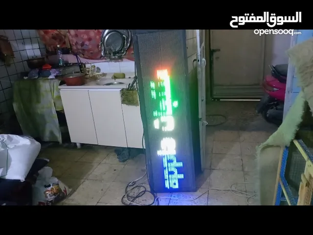 شاشه دعايه حجم 140 في40 عدد 2 وحده لون ابيض ثلجي وثاني ملونة سعر الوحده 100 الف مع برمجه لكتابه علية