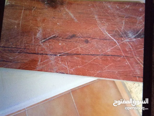 باركيه خشب مستعمل بحاله جيده صناعه المانيا للبيع بالسراج مساحة 90 متر مربع