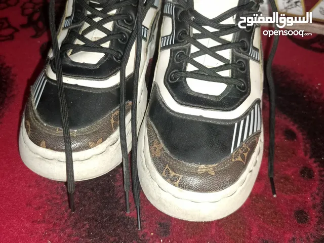 حذاء السعر 15الف