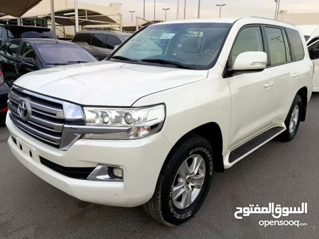 تويوتا لاند كروزر GXR V6 بدون فتحة مواصفات مرغوبة بحالة الوكالة بدون اي صبغ او حوادث