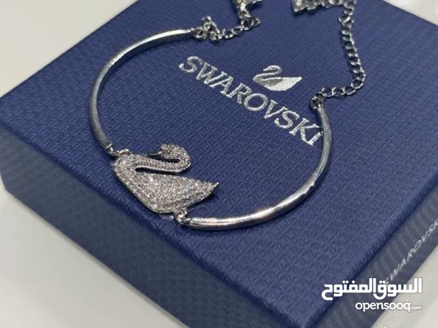 سوارة يد شوارفسكي جديدة بعلبتها مع القرنتي