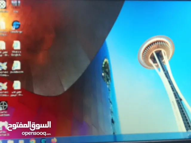 شاشه كمبيوتر داخلها سماعات