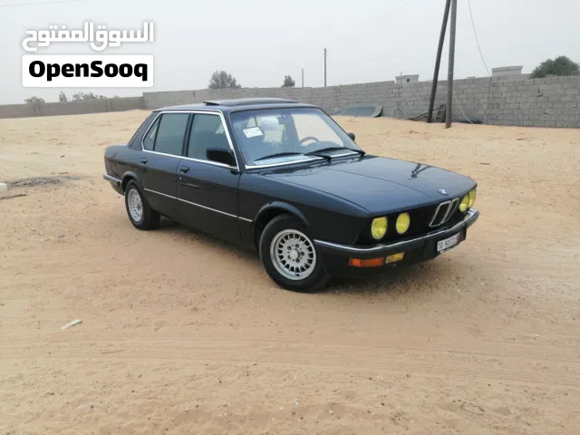 BMW 518i.  1984. للبيع محرك 18 كنبيو عادي