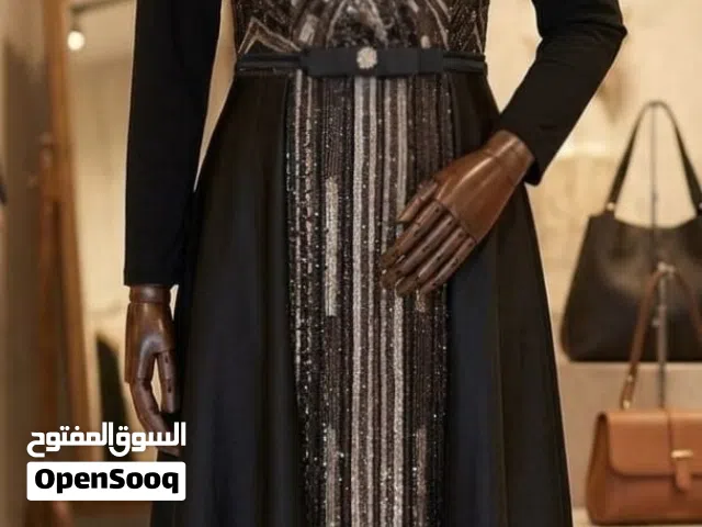 فستان جديد لبسه أولى