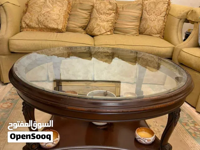 طاولة وسط .