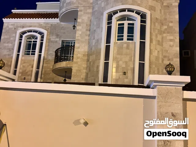 للبيع فيلا من أصل توين بصحنوت بالقرب من الحي التجاري بناء شخصي