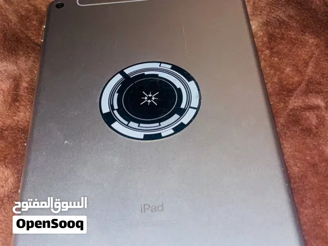 أيباد 5 مني نظيف بحالة ممتازة معاه مبرد