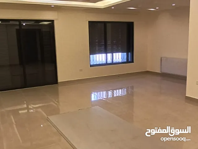 شقة طابقية طابق اول مساحة 215م في خلدا قرب مدارس ساندس