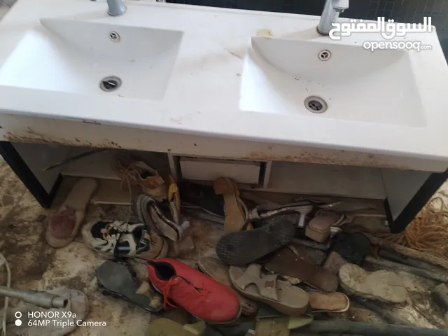 مغسلة للبيع مستعملة المتبقية واحدة.
