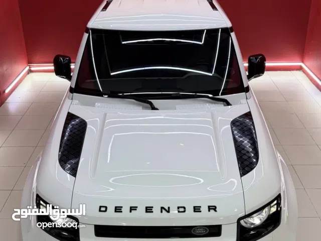 Defender 110 SP300 GCC Special Edition No accident no paint first owner full ins. ViP owner