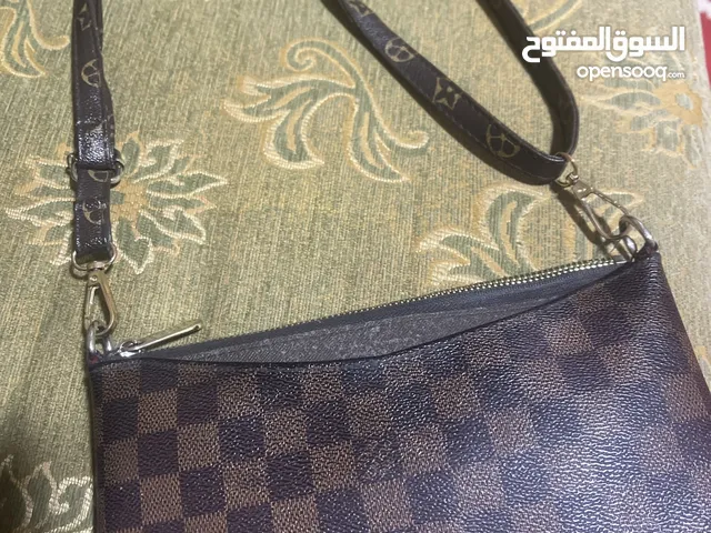 شنطة LOUIS VUITTON ب 45دينار فقط الأصلية