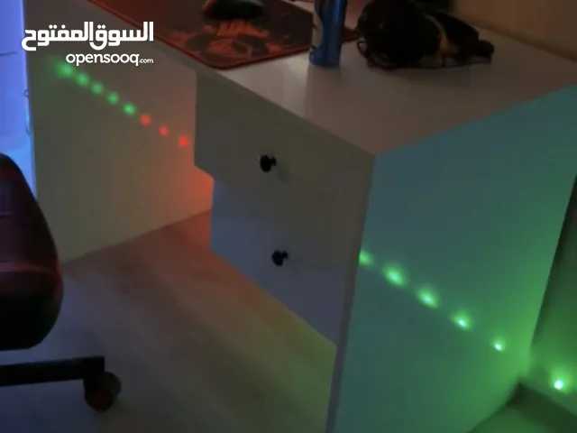 طاولة كمبيوتر