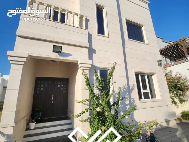 419 m2 5 Bedrooms Townhouse for Sale in Muscat Al-Hail