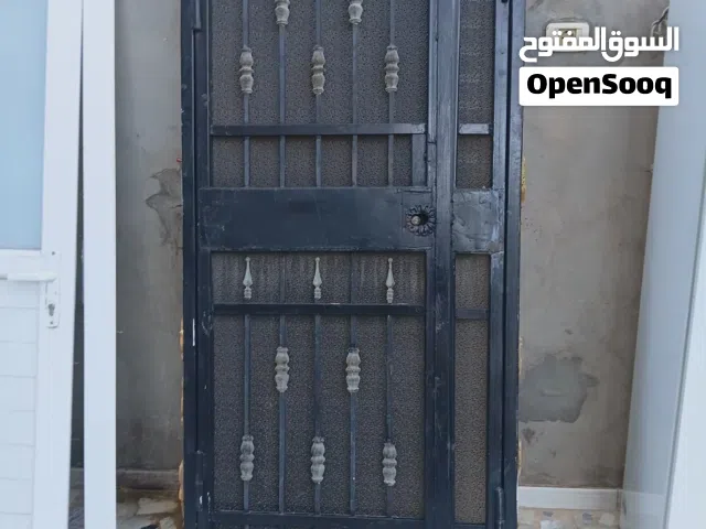 باب حديد فردة وربع بالقفل. باب بي فيسي سي عدد اتنين كاملات ركب طول